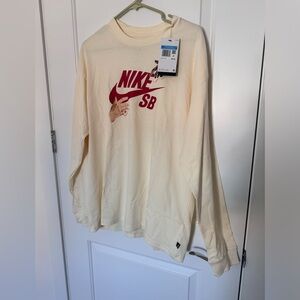 Nike long sleeve scare board shirt in size M new with tag .light cream in color